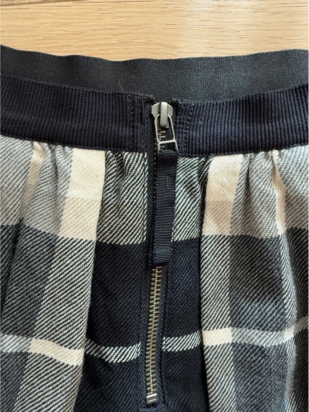 Burberry Blue Label Wool Plaid Mini Skirt Size 38 Black Gray Pleated - Picture 4 of 9